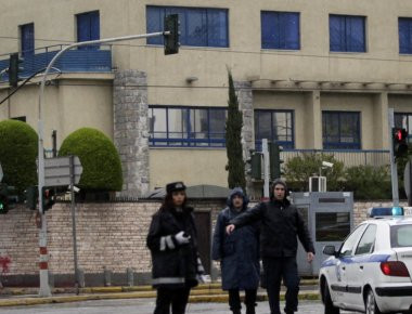 Καταδρομική επίθεση Ρουβίκωνα στην πρεσβεία του Ισραήλ: Αναζητούν το πάρκινγκ που έκρυψαν τα μηχανάκια (βίντεο)